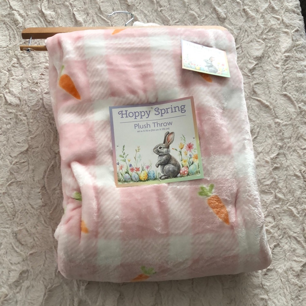 HOPPY SPRING Plush Throw Blanket - Pink & White with a Carrot Design